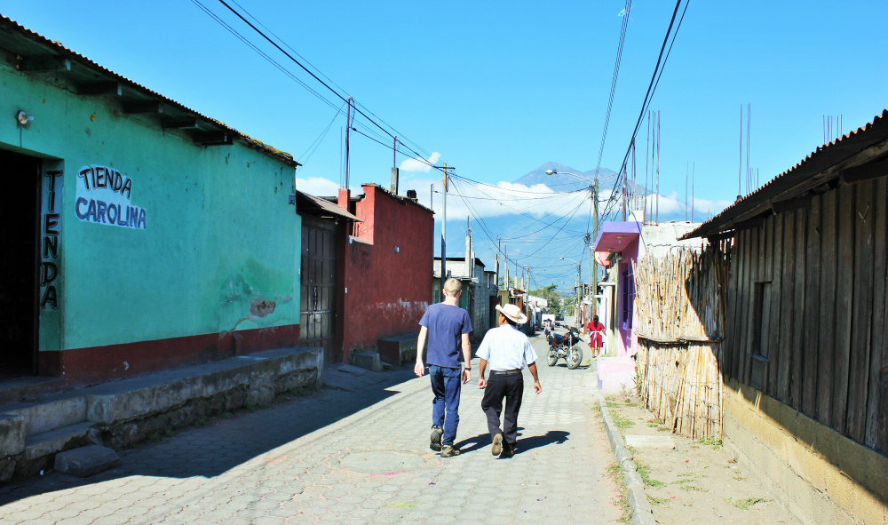 Luke walking with Guatemalan farmer before cooking class - charlie on travel 1000