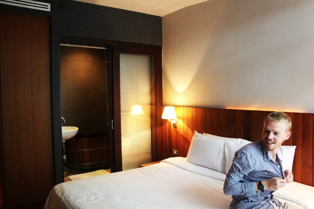 Budget Accommodation in Bangkok - Luxx boutique hotel Bangkok room - Charlie on Travel