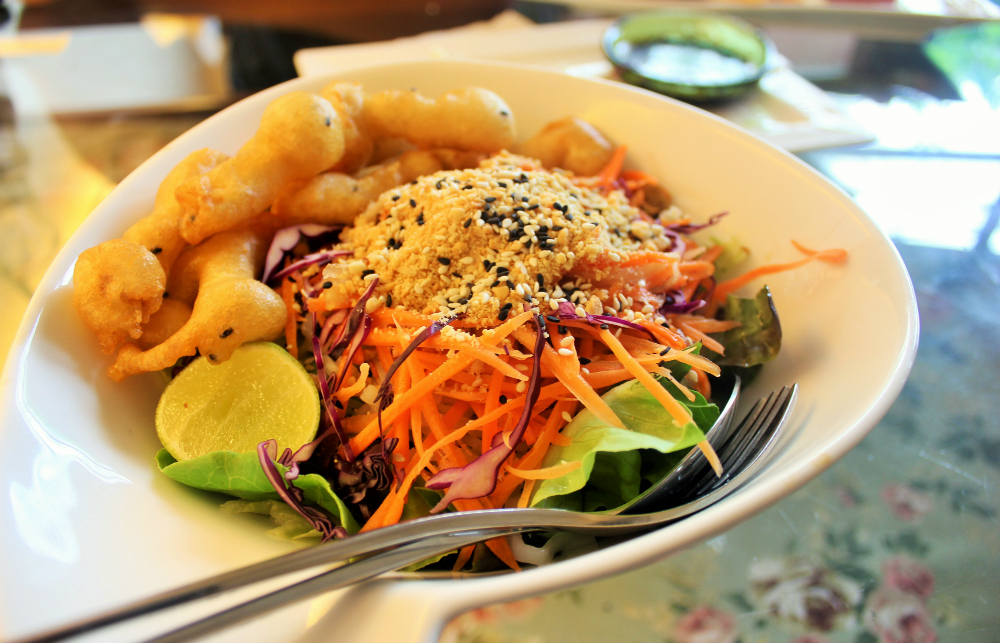 Raw food Thailand May Home Veggie Bangkok - charlie on travel