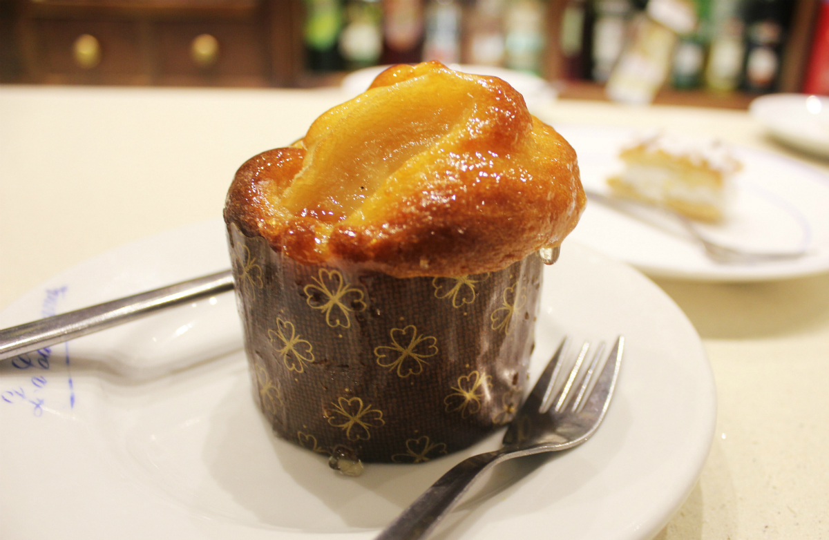 Best Patisserie in Seville Confiteria La Campana muffin - Vegetarian in Seville - Charlie on Travel