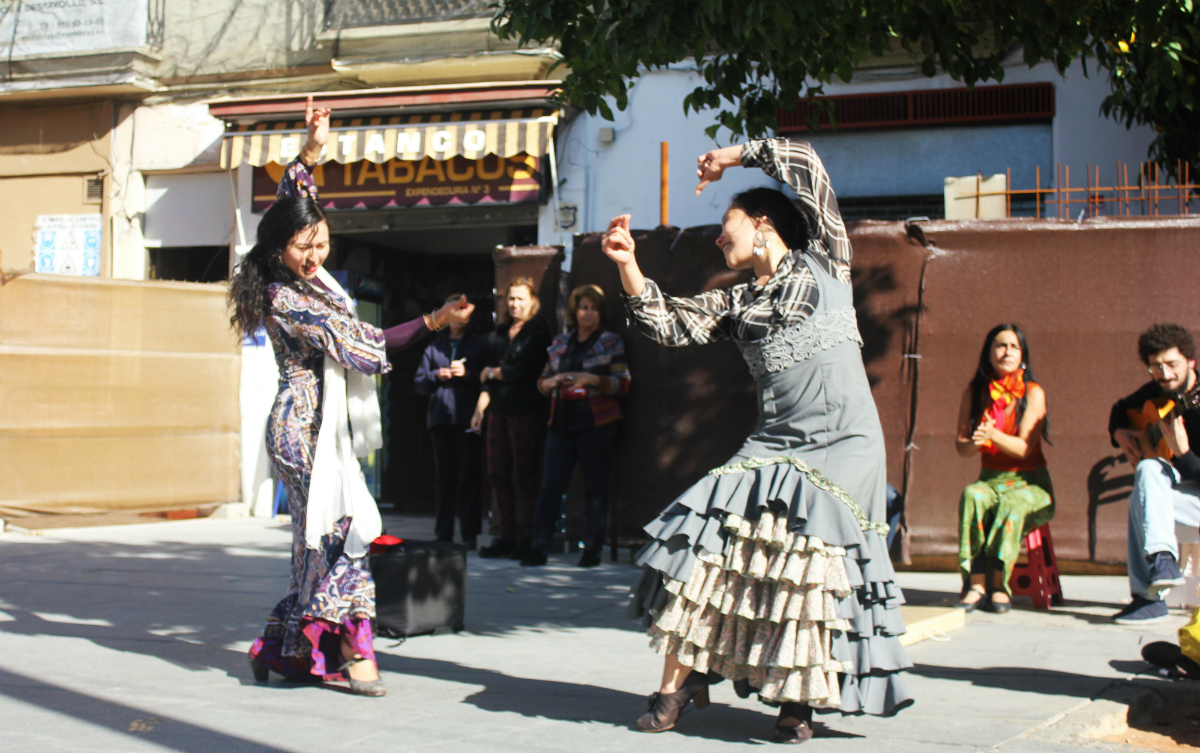 Flamenco street dancers in Seville - Charlie on Travel