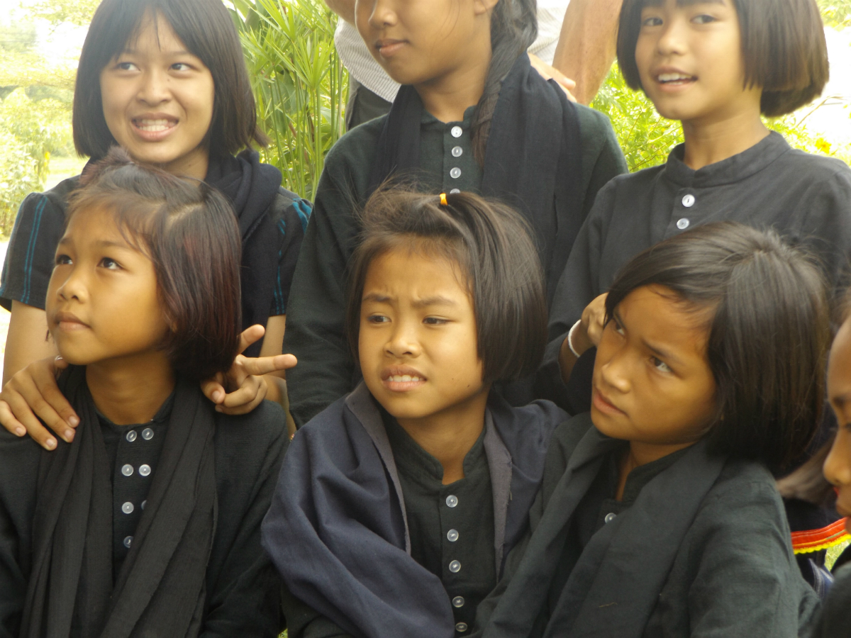 Tai Dam Village Thailand Loei Province - local children - Charlie on Travel