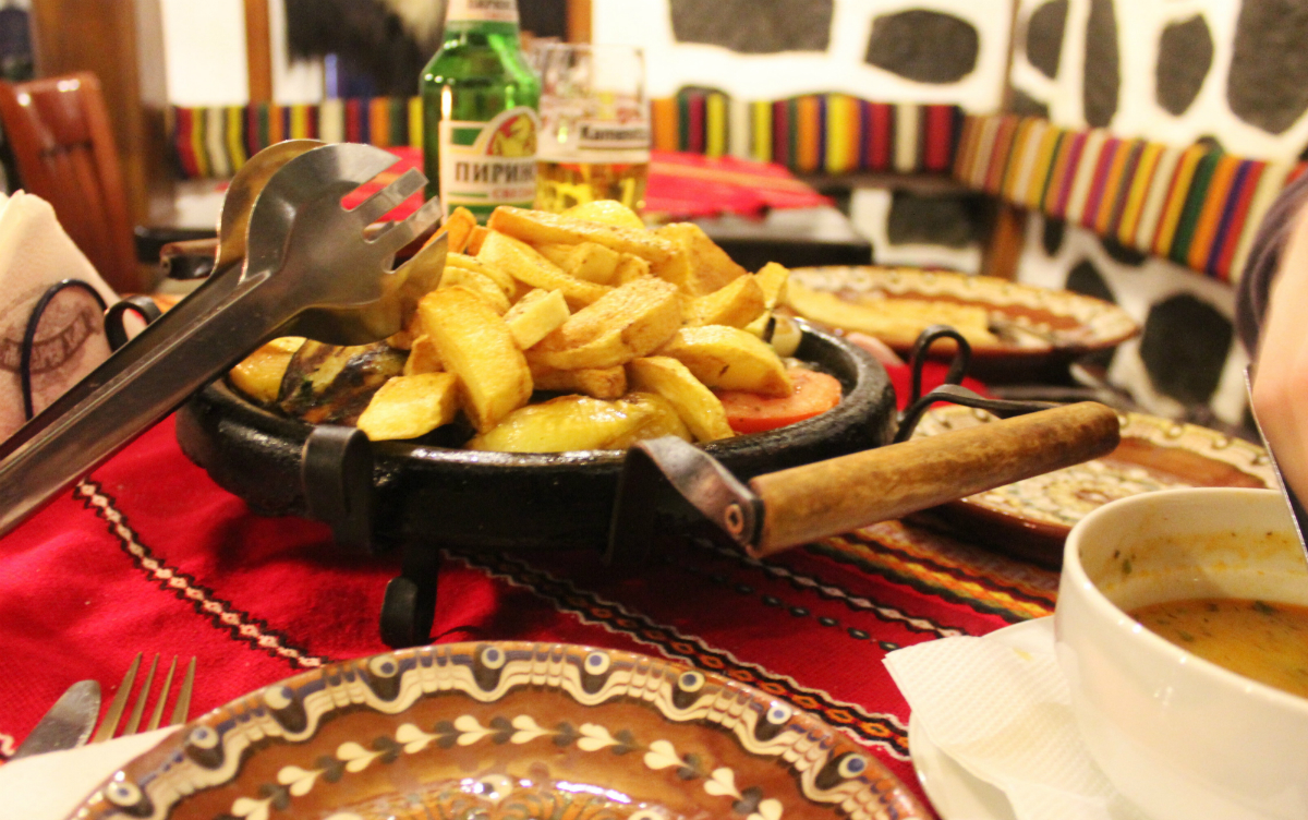 Chips on my veggie hotplate in Bansko Mehana Banski Han - Charlie on Travel