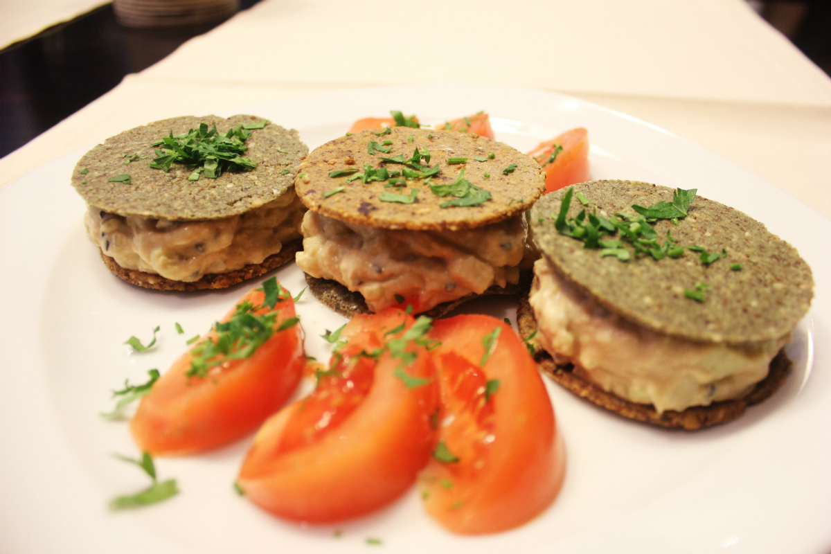 Hummus at Veggic - vegan travel challenge in Plovdiv - Charlie on Travel