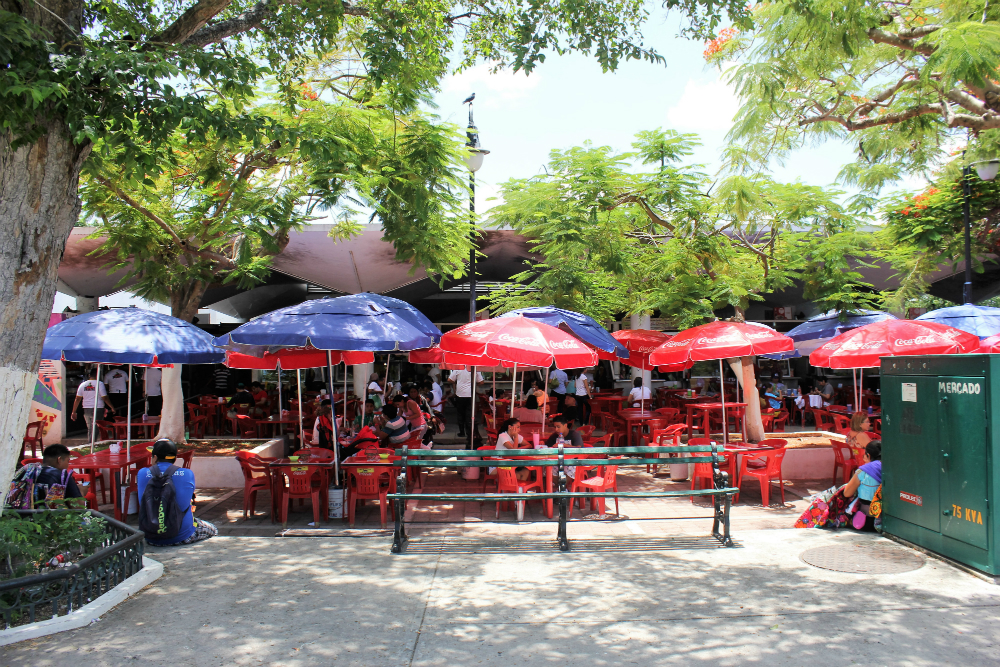 Street food stalls in Parque Santa Ana Merida Mexico - Charlie on Travel