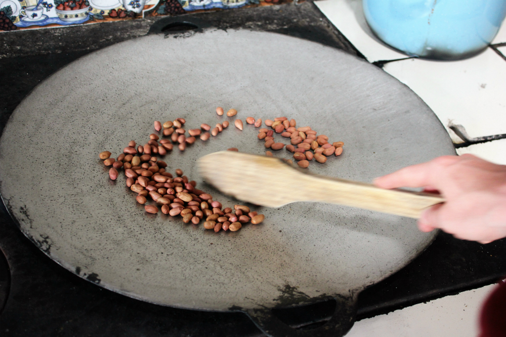 peanut-butter-workshop-with-de-la-gente-antigua-guatemala-charlie-on-travel-roasting-peanuts-on-open-fire
