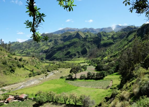 Quilotoa Loop Hike Ecuador - Day 2 Isinlivi to Chugchilan through the meadow